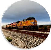 Forex Wandcirkel - Gele Trein met Amerikaanse Vlag - 30x30cm Foto op Wandcirkel (met ophangsysteem)