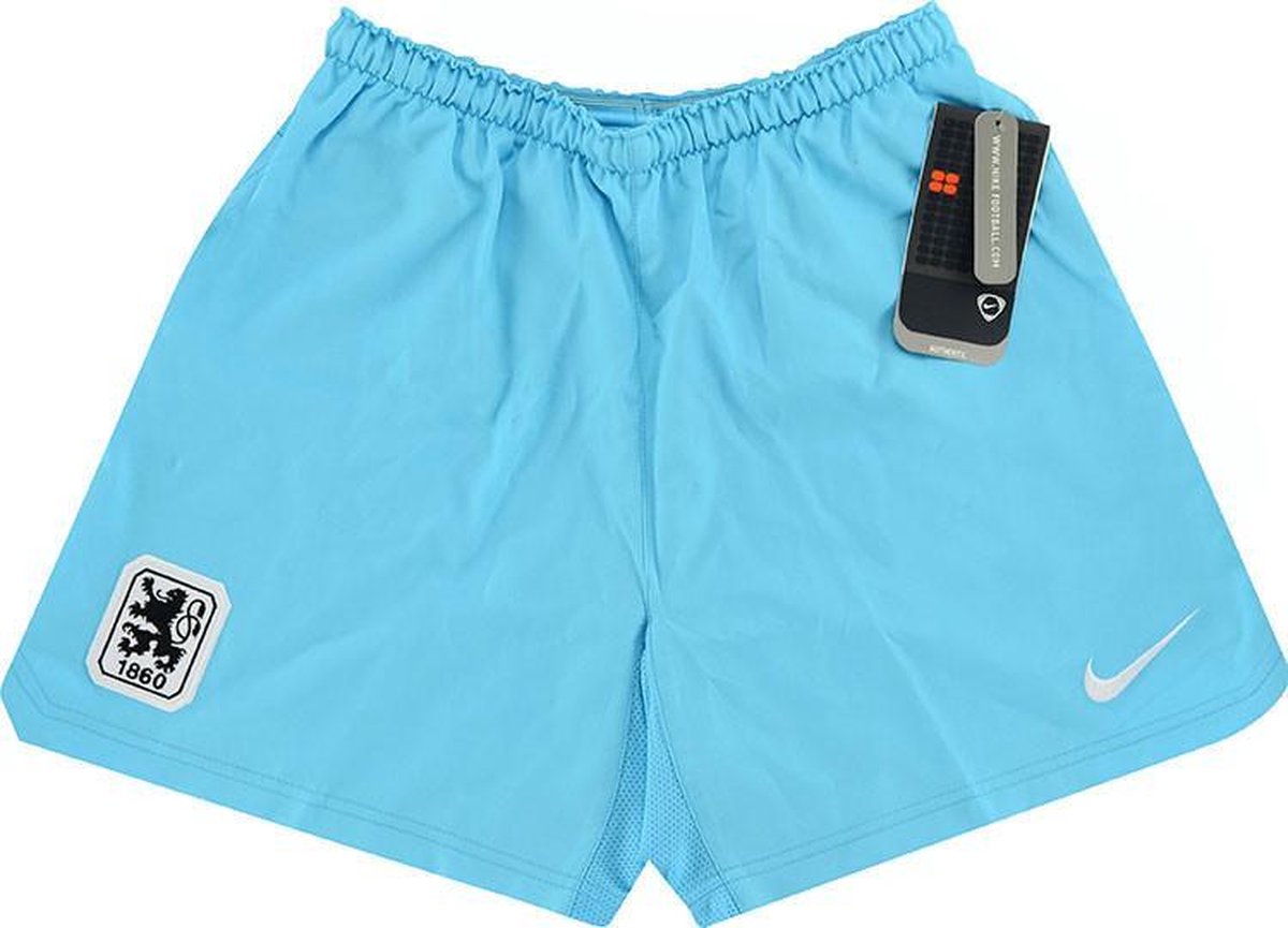 Nike Voetbalbroekje Munchen 1860 Nike kids maat 137-147cm ( 10 a 12 Jaar)