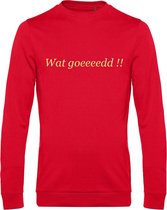 Sweater met opdruk “Wat goedddd!!!” Rode sweater met goudkleurige opdruk. Uitspraak die vooral bekend is geworden door het programma Chateau Meiland en Martien Meiland. Nu op je favoriete hoodie!