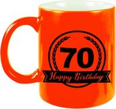 Happy Birthday 70 years cadeau mok / beker neon oranje met wimpel 330 ml