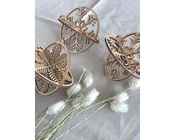 HOUTEN KERSTVERSIERING / WOODEN CHRISTMAS DECORATION - KERSTBAL / CHRISTMAS TREE BAUBLE - 3D SNEEUWVLOKKEN / SNOWFLAKES (3 STUKS) - ø 9cm - LICHT HOUT / NATURAL WOOD - IJSKRISTAL KERSTHANGER DECORATIE SNEEUWKRISTAL KERSTBAL KERSTMIS