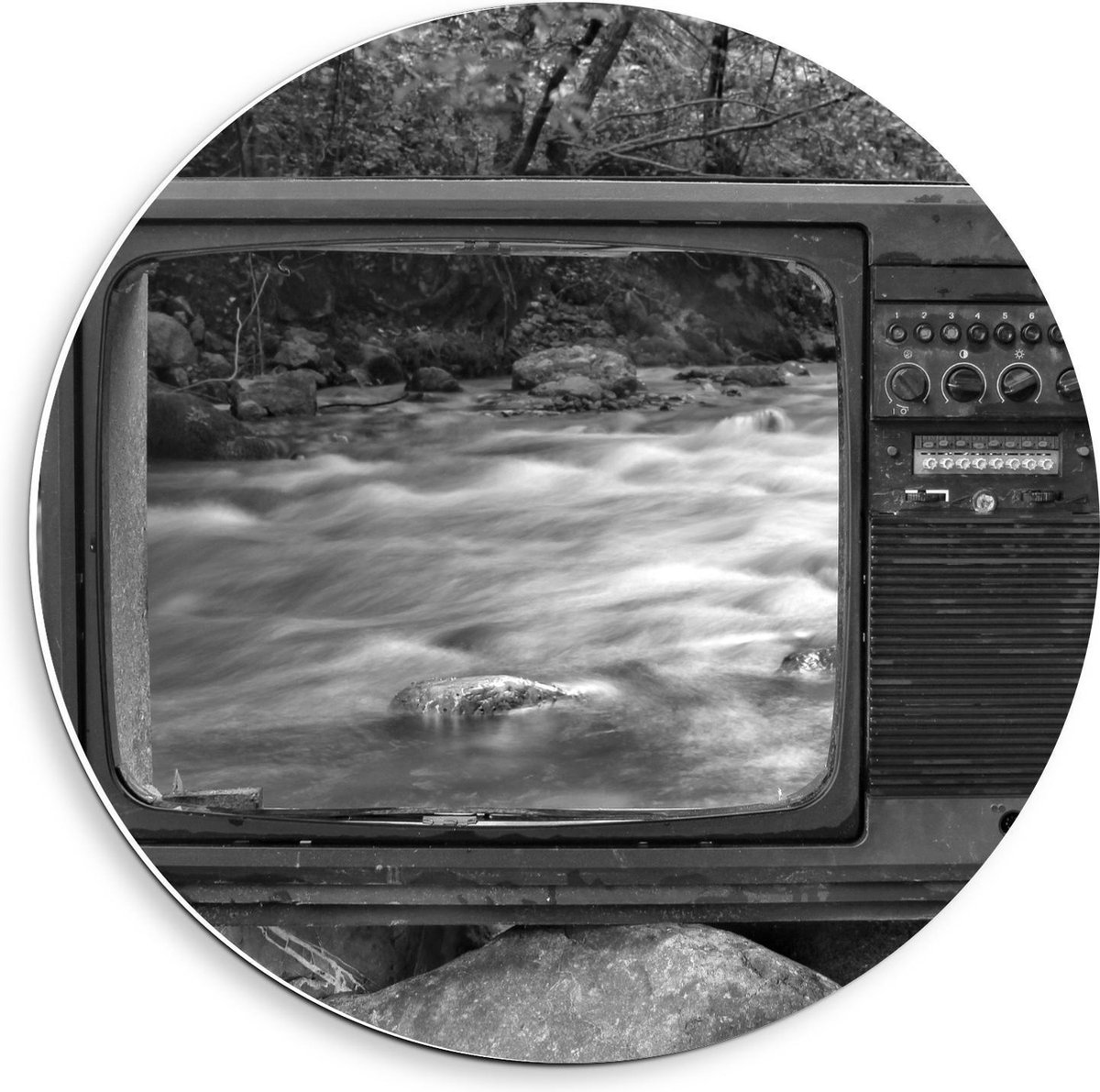 Forex Wandcirkel - Televisie op Stenen bij Rivier - 40x40cm Foto op Wandcirkel (met ophangsysteem)