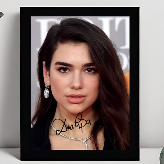 Dua Lipa Ingelijste Handtekening – 15 x 10cm In Klassiek Zwart Frame – Gedrukte handtekening – New Love - One Kiss - Cold Heart