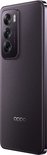 Schuine achterkant van de OPPO Reno12 5G in Black Brown met de verticale drievoudige camera-opstelling.