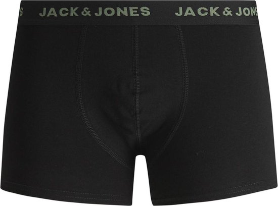 Zwarte boxer shorts van JACK & JONES met groene tekst op de tailleband.