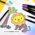 Un dessin d'un lion et d'un palmier sur du tissu, avec des marqueurs textiles.