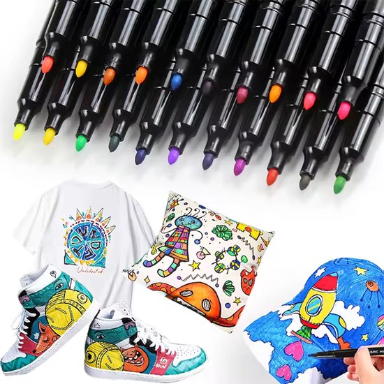 T-shirt, coussin, chaussures et tissu avec des dessins, avec une rangée de marqueurs textiles au-dessus.