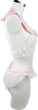Een witte babydoll met roze matrozenkraag en strik, met ruches aan de onderkant. Gepresenteerd op een etalagepop.