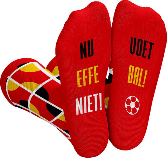 Silly Soles - Grappige Sokken Voetbal Cadeau WK 2026 Belgie - One Size Sokken met Tekst - Grappige Cadeaus Mannen & Dames - Verjaardag cadeau man - Geschenk Heren, Vader, Papa, Moeder, Mama, Vriendin - Originele cadeautjes Belgische vlag rode duivels