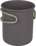 Grijze aluminium pot met groen handvat.