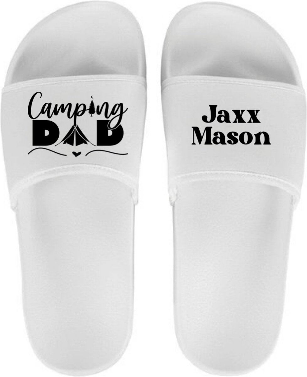 Slippers voor hem - Persoonlijke slippers met naam kind - Camping Dad - Wit - Schoenmaat 41/42