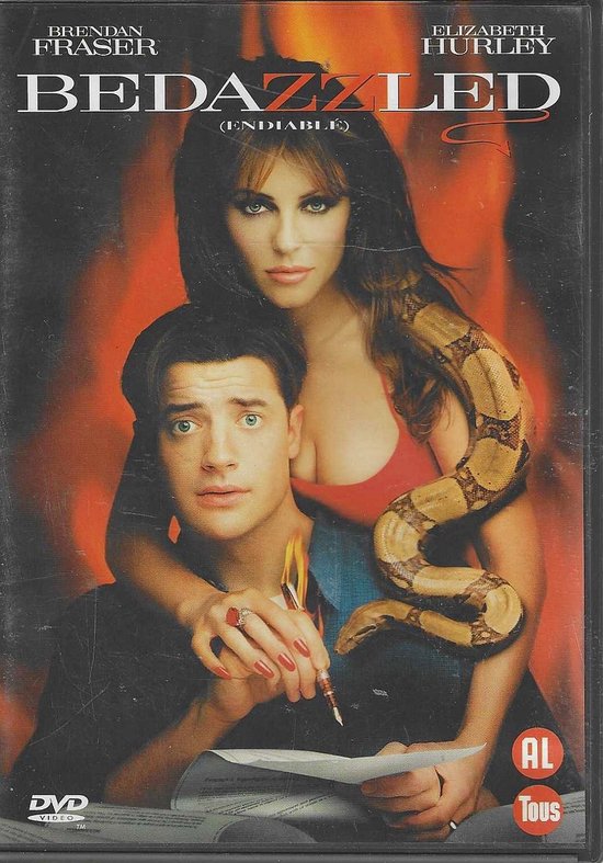 Brendan Fraser en Elizabeth Hurley met een slang om haar armen. Titel Bedazzled.