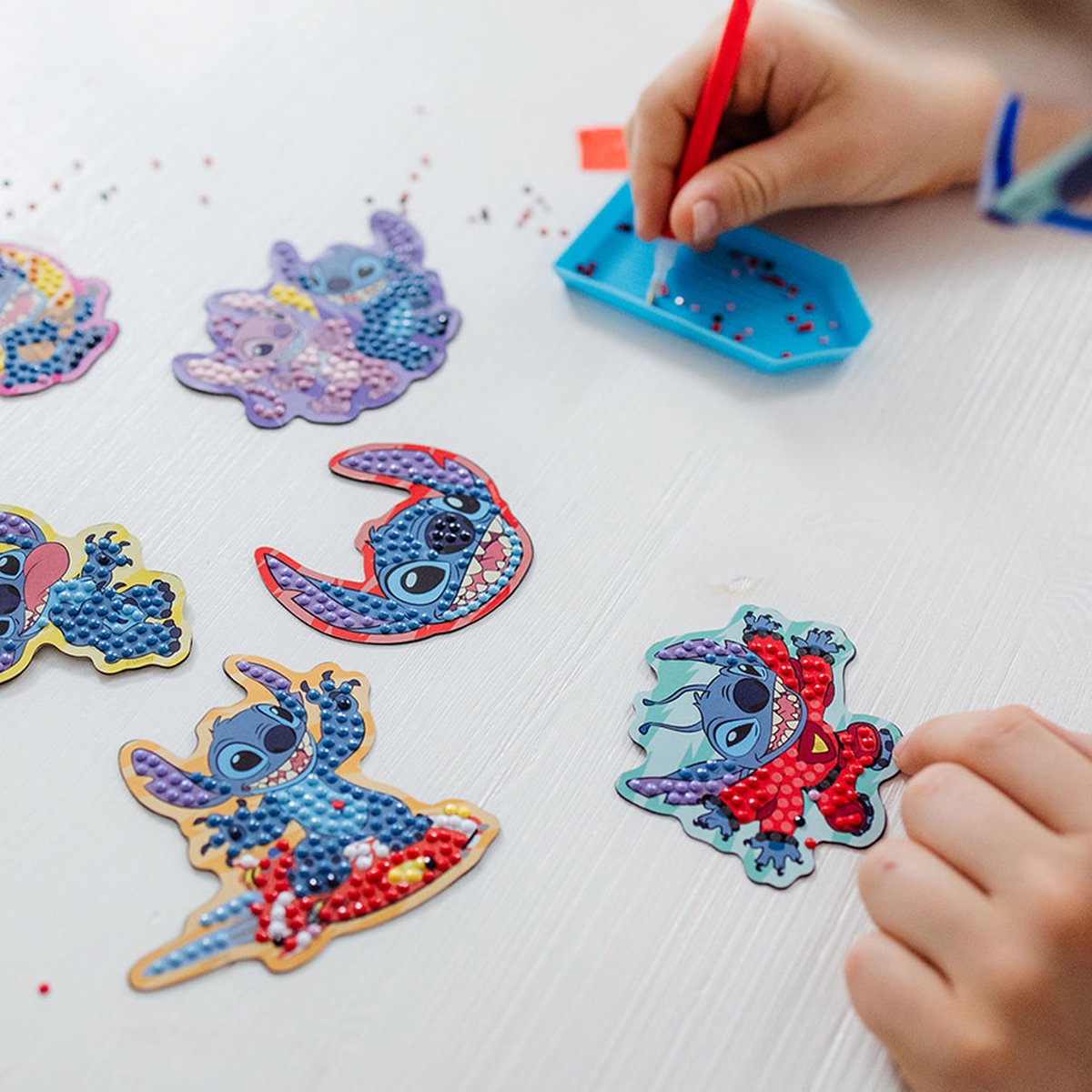 Disney Stitch Totum 3 in 1 knutselset XL - armbandjes, gips gieten, diamond painting magneten en sleutelhanger knutselen - creatief speelgoed cadeau tip knutselen jongens en meisjes vanaf 5 jaar — afbeelding 17