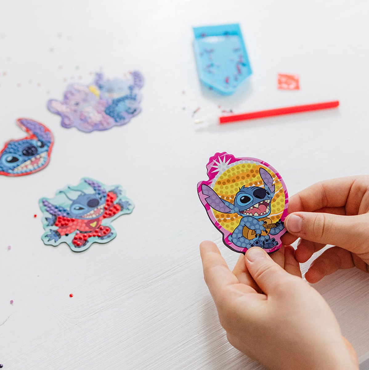Disney Stitch Totum 3 in 1 knutselset XL - armbandjes, gips gieten, diamond painting magneten en sleutelhanger knutselen - creatief speelgoed cadeau tip knutselen jongens en meisjes vanaf 5 jaar — afbeelding 5