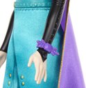 Anna pop met paarse haaraccessoire op haar pols.