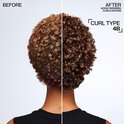 Photos avant/après du type de boucle 4B. Avant : cheveux secs et indisciplinés. Après : boucles brillantes et définies.
