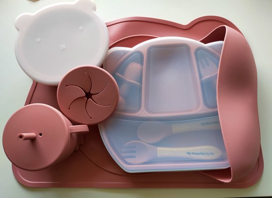 My favourites by far®-8 / 13 delig Siliconen Kinderservies set-Rose Red-Duurzaam-BPA Vrij-5 GRATIS accessoires-Placemat-Bord+Kom met Zuignap en deksel-Drinkbeker met rietje en Snack deksel -Baby Bestek-Slabbetjes-Kraamcadeau-cadeauverpakking van MY — afbeelding 2