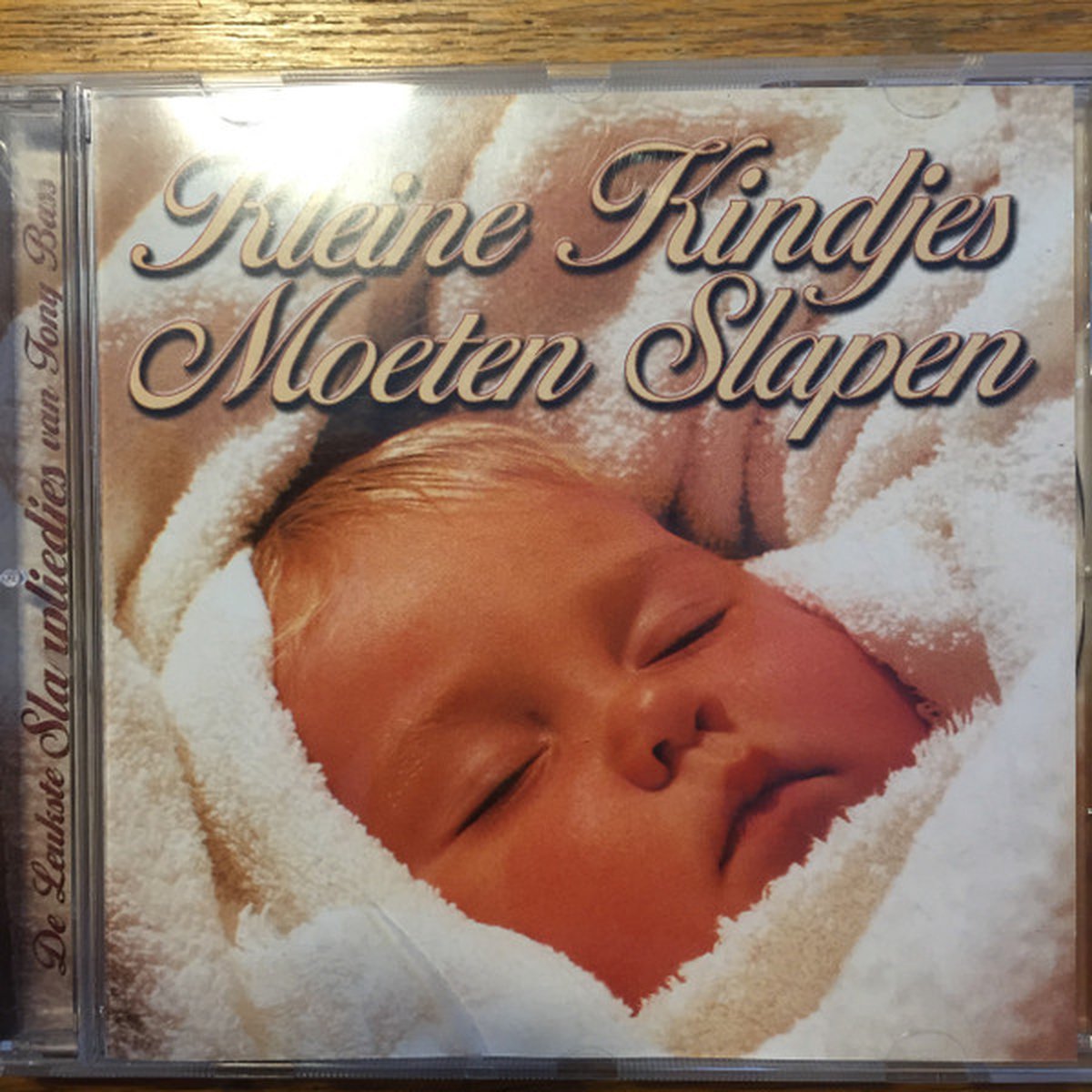 Tony Bass – Kleine Kindjes Moeten Slapen