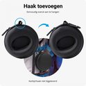 Zwarte, ronde opbergdoosjes voor smartwatches, een met lus en rits, de ander met karabijnhaak.