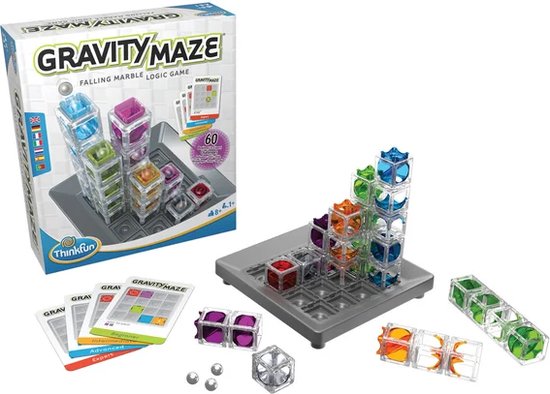 Gravity Maze spel en doos, spelbord met torens van transparante kubussen: blauw, groen, paars, oranje.