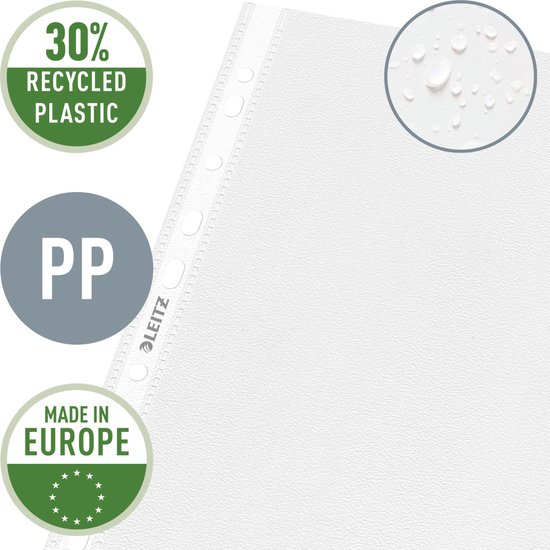 Transparante insteekhoes met perforatie, "30% gerecycled plastic" en "Made in Europe" logo's. Toont waterdruppels.