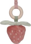 Roze aardbei speelgoed met groene blaadjes, met houten ring.