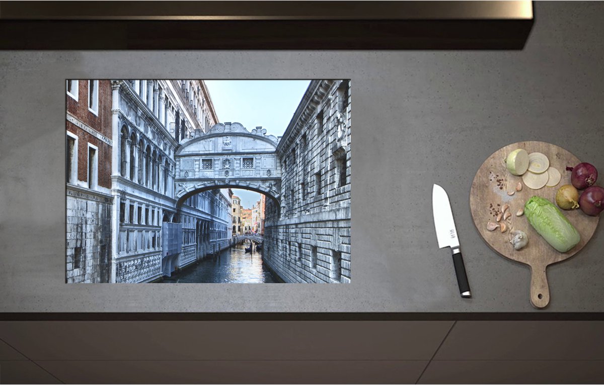 Inductieplaat Beschermer - Brug der Zuchten boven Smalle Rivier in Venetie, Italië - 71x51 cm - 2 mm Dik - Inductie Beschermer - Bescherming Inductiekookplaat - Kookplaat Beschermer van Wit Vinyl
