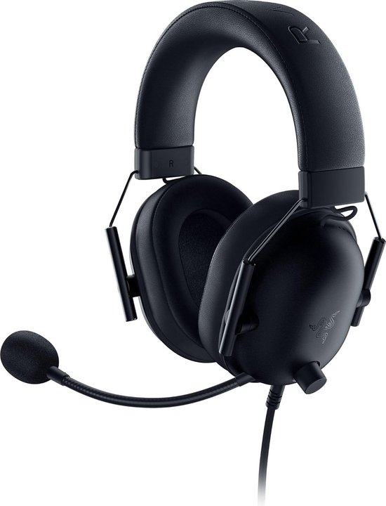 Zwarte Razer gaming headset met gedetailleerde oorschelpen en een verstelbare microfoon, op een witte achtergrond.