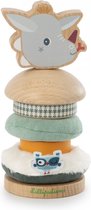 Houten stapelpiramide met grijze giraffe kop, oranje, groene en houten ringen, met witte fluffy ring.