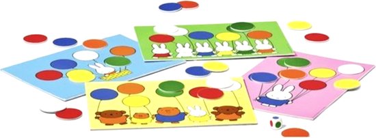 Opstelling van het spel "Bonte ballonnen" met speelkaarten en fiches.