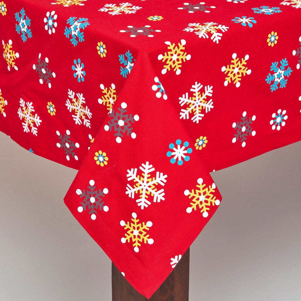 Homescapes tafelkleed rode sneeuwvlokken 100% katoen, 138 x 228 cm