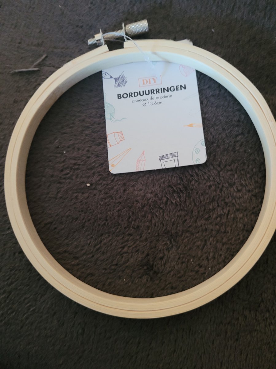 Borduurring hout- 13.6 cm