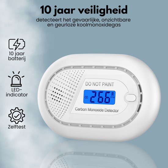 Witte koolmonoxidemelder met blauw LED-display waarop '266' CO ppm staat. Iconen tonen '10 jaar batterij', 'LED-indicator' en 'Zelftest'.