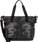 Zwarte Hedgren shopper met gewatteerd design, een voorvak en een afneembare schouderband met tekst 'WHAT'S YOUR MOVE?'.