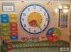 Afbeelding van het spelletje kalenderklok hout vanaf 3 jaar FSC 100% hout/ stimuleert spelenderwijs het lezen en ren van de klok/ 13 delig