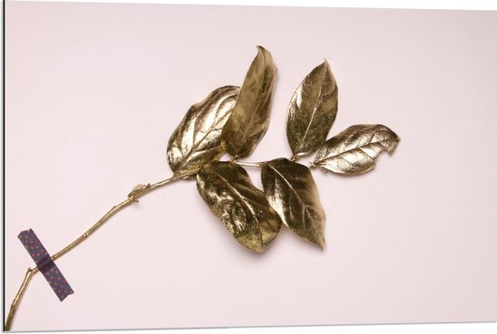 Dibond - Gouden Bladeren op Roze Achtergrond  - 90x60cm Foto op Aluminium (Wanddecoratie van metaal)