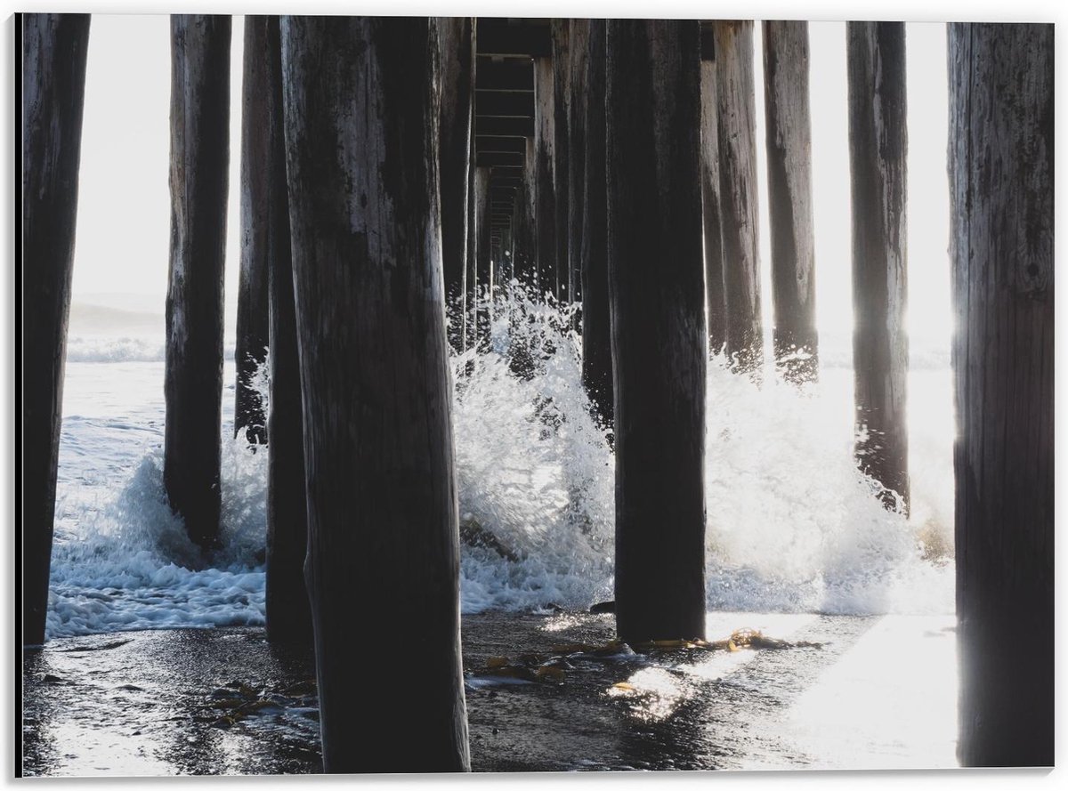 Dibond - Palen van een Pier in het Water - 40x30cm Foto op Aluminium (Wanddecoratie van me