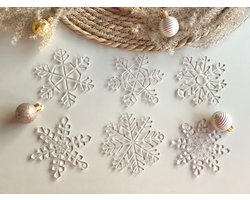 KERSTVERSIERING / CHRISTMAS DECORATION - KERSTBOOMHANGER / CHRISTMAS TREE HANGERS - SNEEUWVLOKKEN / SNOWFLAKES (6 STUKS) - ø 9cm - TRANSPARANT / TRANSPARENT - IJSKRISTAL - DECORATIE - HELDER - SNEEUWKRISTAL