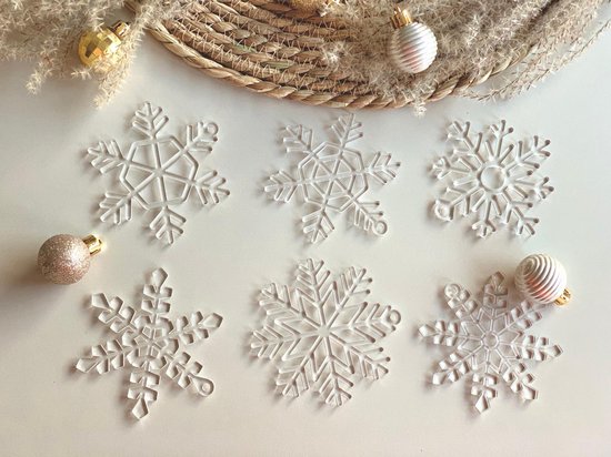 KERSTVERSIERING / CHRISTMAS DECORATION - KERSTBOOMHANGER / CHRISTMAS TREE HANGERS - SNEEUWVLOKKEN / SNOWFLAKES (6 STUKS) - ø 9cm - TRANSPARANT / TRANSPARENT - IJSKRISTAL - DECORATIE - HELDER - SNEEUWKRISTAL