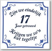 Spreuktegel - Zijn we eindelijk 17 jaar getrouwd krijgen we zo'n kut tegeltje