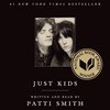 Couverture du livre "Just Kids" avec une photo de la jeune Patti Smith et Robert Mapplethorpe, "#1 New York Times Bestseller" et "National Book Award Winner".