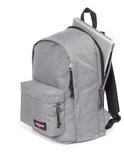 Eastpak rugzak in Sunday Grey met laptopvak. Het vak heeft een rits en een zwart koordje.