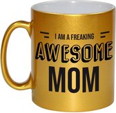 Mama cadeau mok / beker met tekst I am a freaking awesome mom - goud - kado mokken / bekers - cadeau moeder