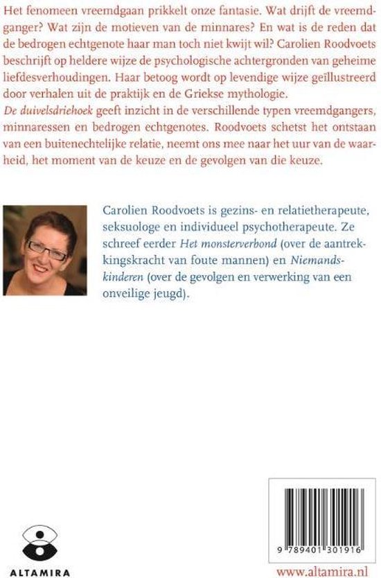 Portret van Carolien Roedvoets, met een bril en opgestoken haar. Ze glimlacht en kijkt naar de camera.