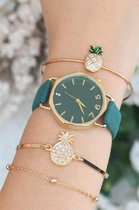 4 in 1 set: 3 Armbanden + Horloge - Goud- Vierkant- Glamour- Horloge- Klok- Diamant- Chique- Kralen- Sieraden- Gift- Cadeau- Moederdag- Verjaardag- Bedel- Classy- Design- Modern- Goudkleurig-