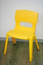 Grote stoel Geel zithoogte 34 cm. Set van 5 stuks