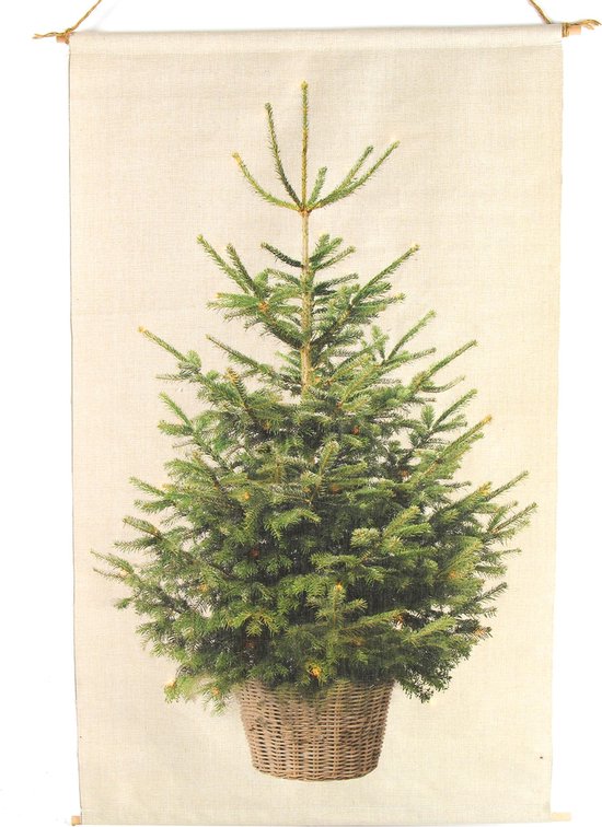 Een wandkleed met een afbeelding van een groene kerstboom in een rieten mand, met subtiele lichtjes.