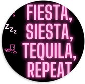 Dibond Wandcirkel - Tekst: ''Fiesta, Siesta, Tequila, Repeat'' zwart/roze met figuren - 60x60cm Foto op Aluminium Wandcirkel (met ophangsysteem)
