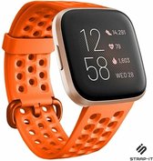 Siliconen Smartwatch bandje - Geschikt voor Fitbit Versa / Versa 2 siliconen bandje met gaatjes - oranje - Strap-it Horlogeband / Polsband / Armband - Maat: Maat L