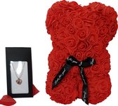 GreatGift® -Rozen beer met hartjes ketting + 75 rozenblaadjes - romantisch cadeau - cadeau voor haar - Rozen beer - Hartjes Ketting